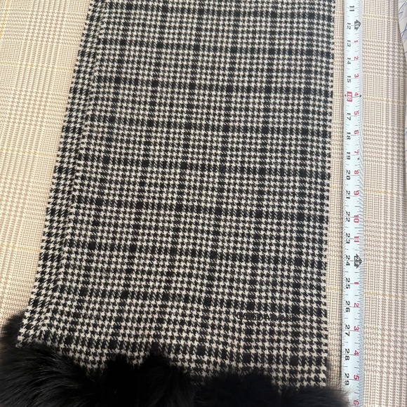 VERY RARE: Authentic Giorgio Armani Cashmere/Wool Scarf with Fur Balls - Picture 2 of 7